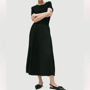 Black pleated skirt